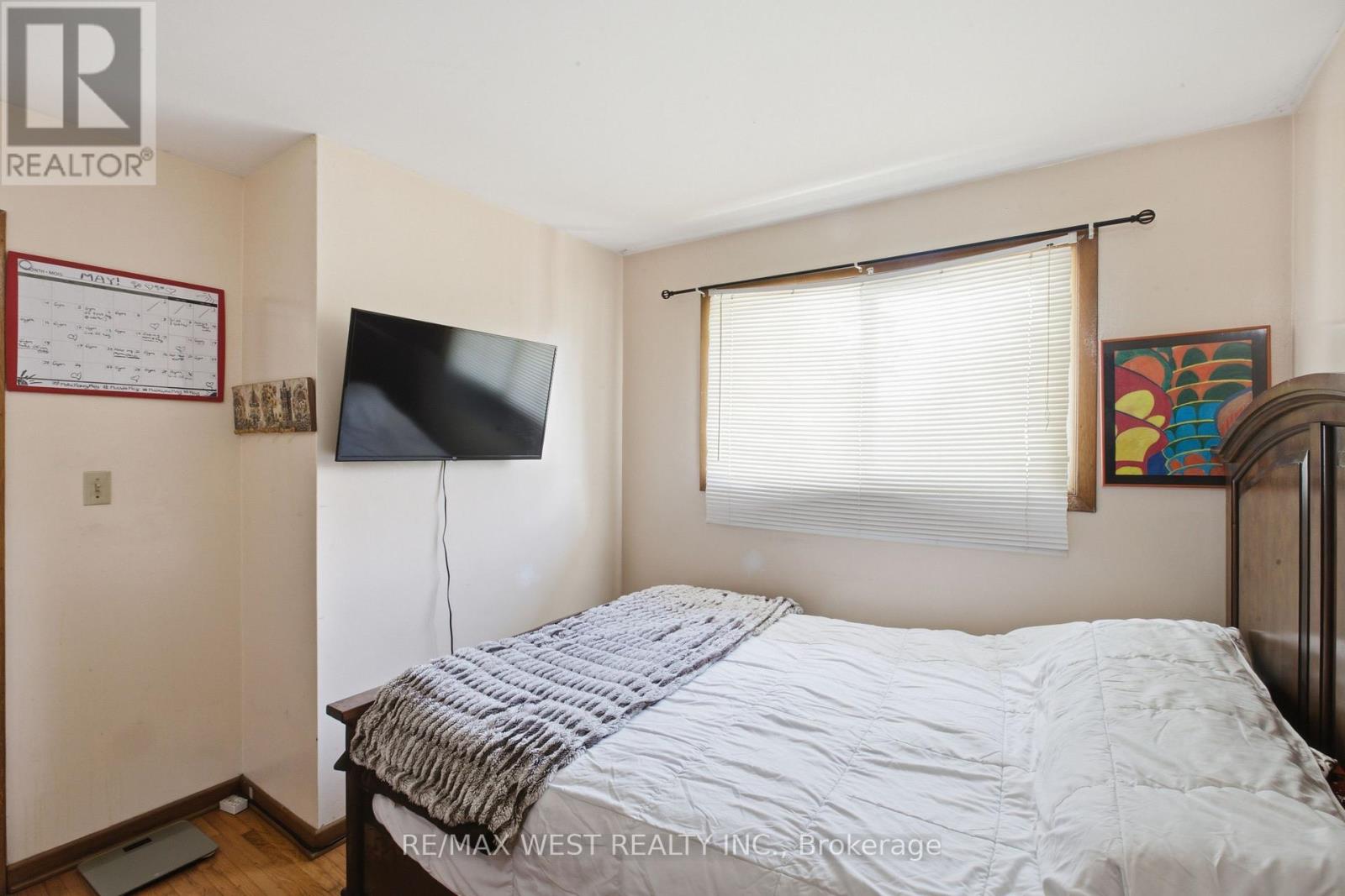 453 LEONARD AVENUE - 15