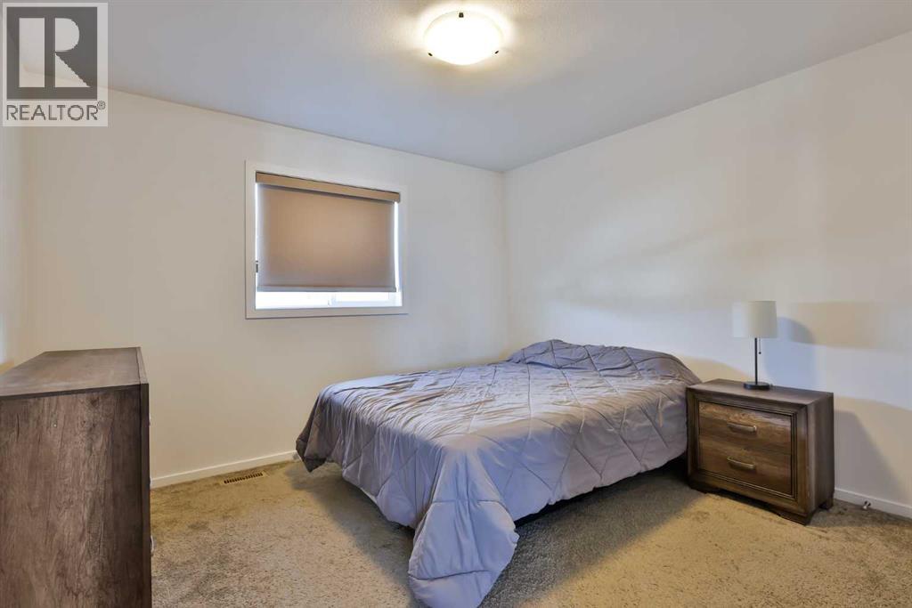 1374 Pacific Circle W — photo 18
