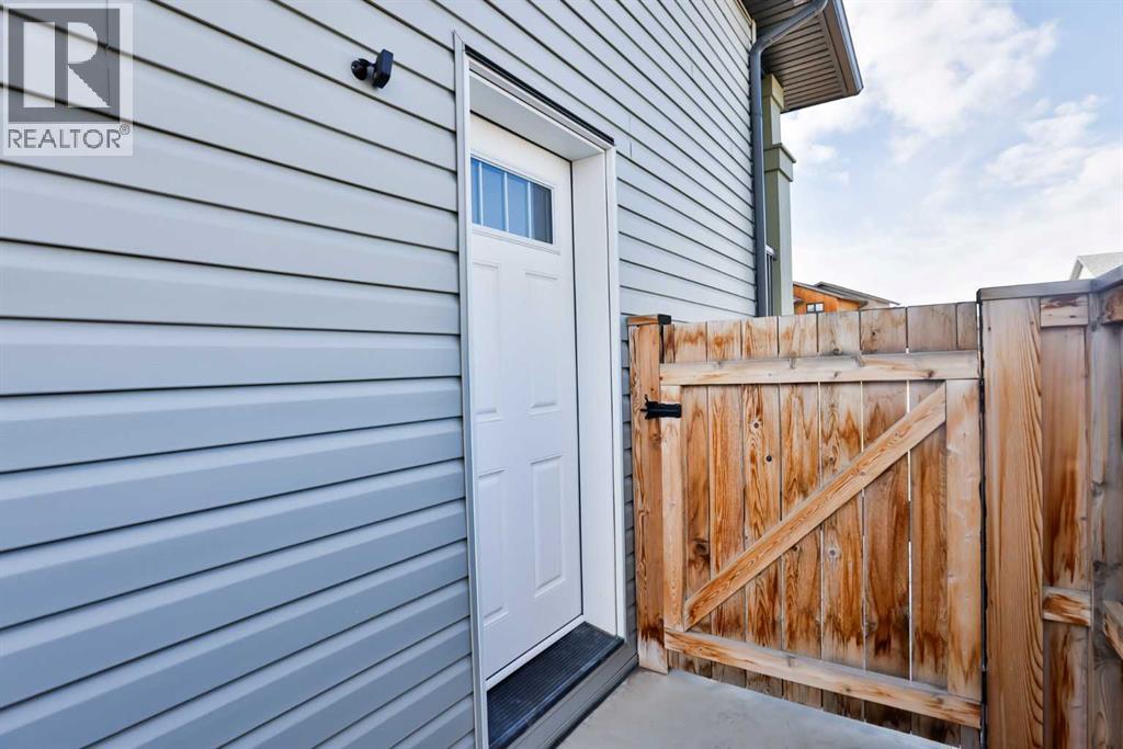 1374 Pacific Circle W — photo 27