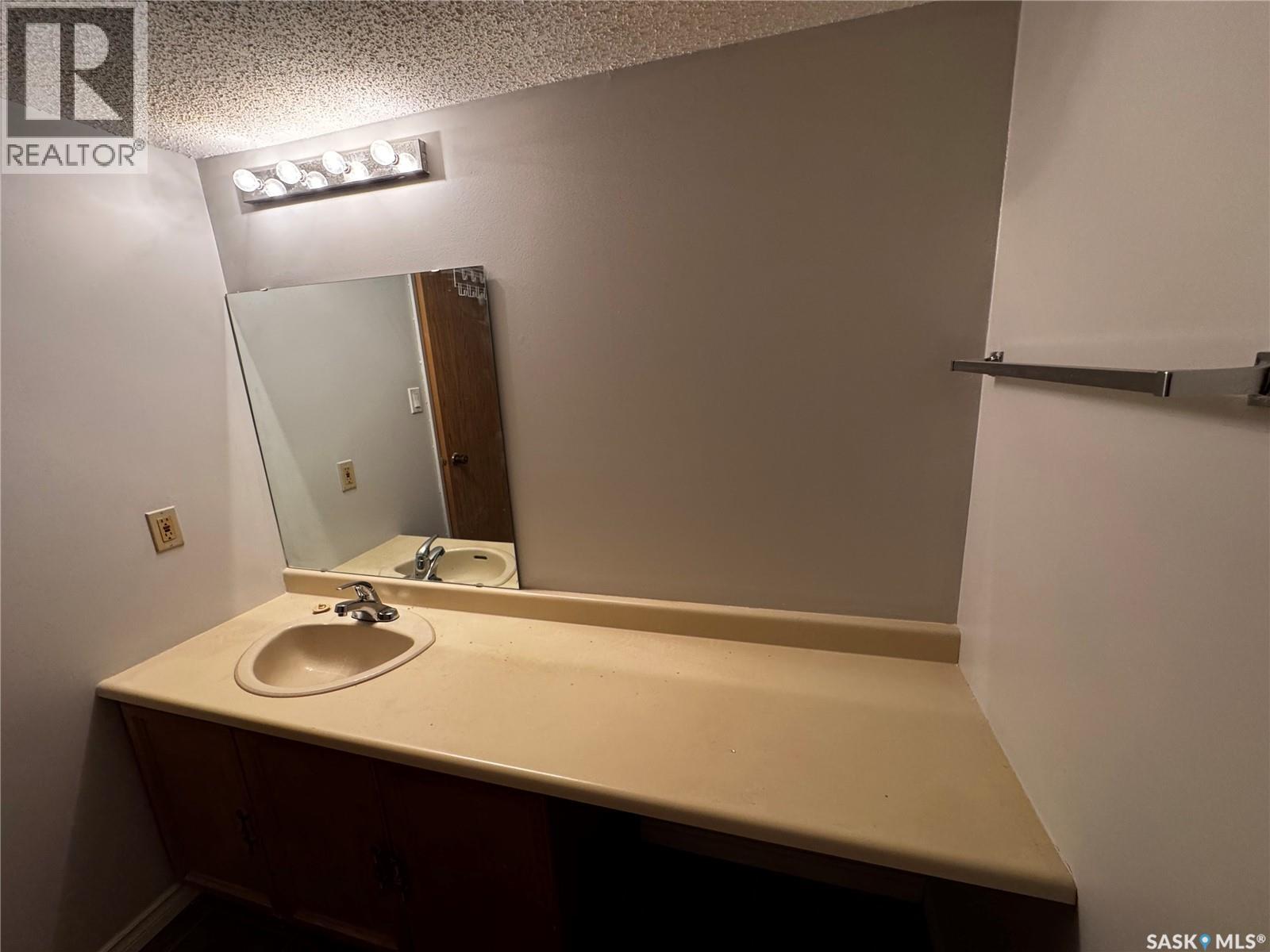 303 2125 Osler STREET — photo 7