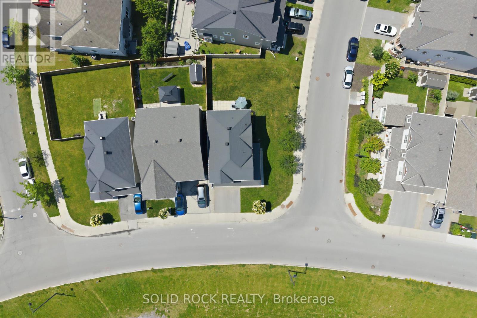 3 Bed, 3 Bath House for Sale in Ottawa – 2514 HALF MOON BAY ROAD, Ottawa – MLS# X13517186 - Image 4