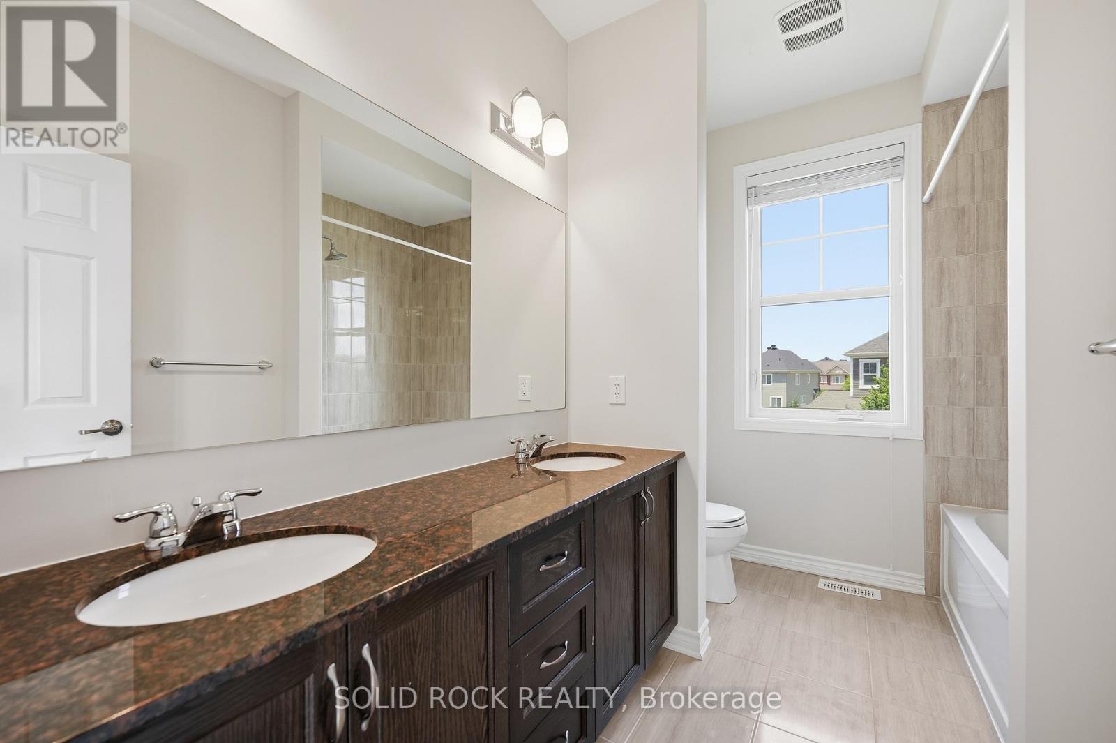 3 Bed, 3 Bath House for Sale in Ottawa – 2514 HALF MOON BAY ROAD, Ottawa – MLS# X13517186 - Image 41