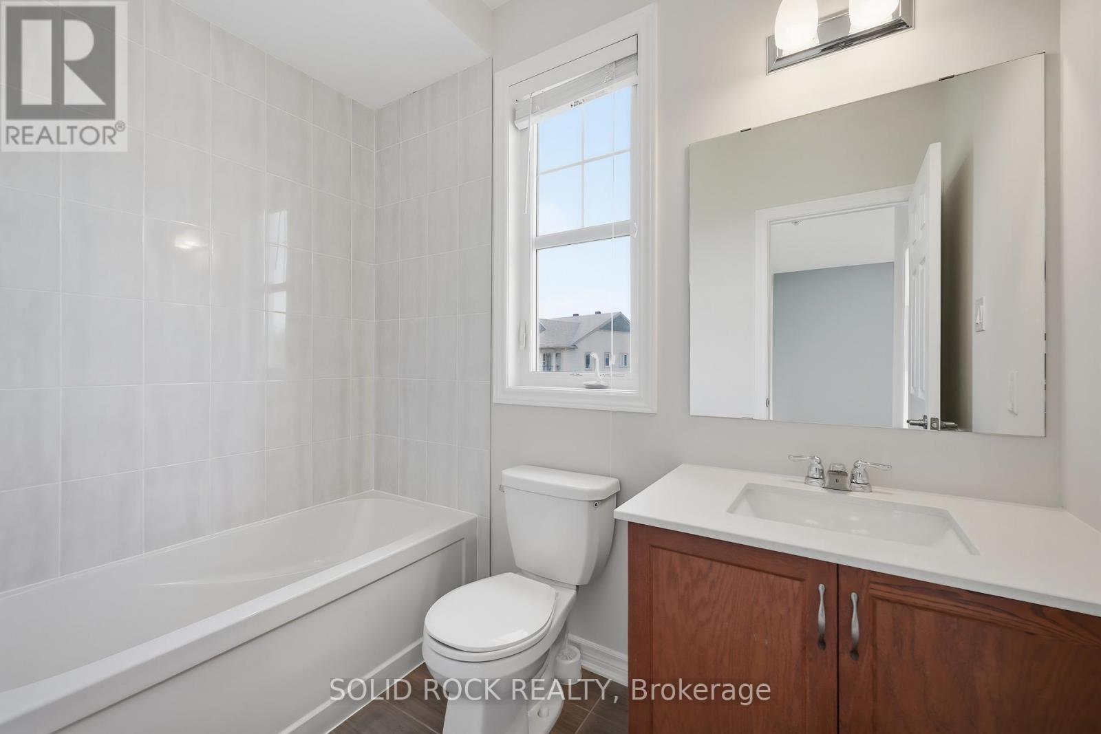 3 Bed, 3 Bath House for Sale in Ottawa – 2514 HALF MOON BAY ROAD, Ottawa – MLS# X13517186 - Image 44