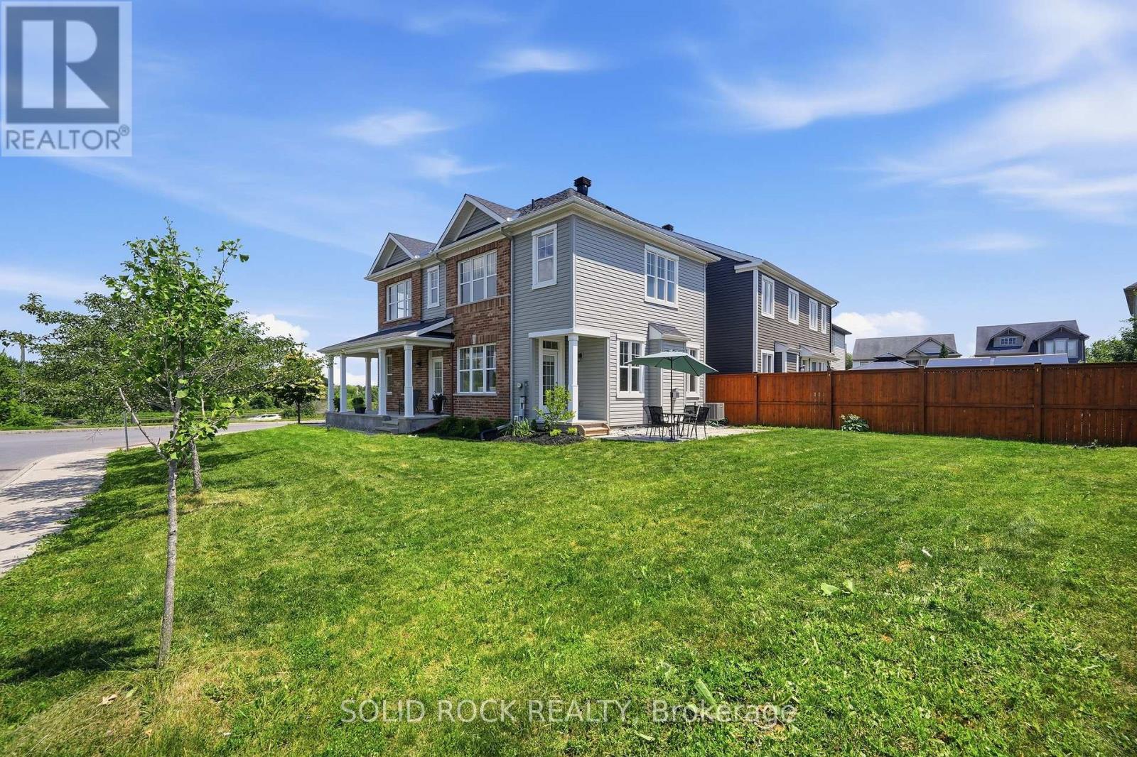 3 Bed, 3 Bath House for Sale in Ottawa – 2514 HALF MOON BAY ROAD, Ottawa – MLS# X13517186 - Image 8