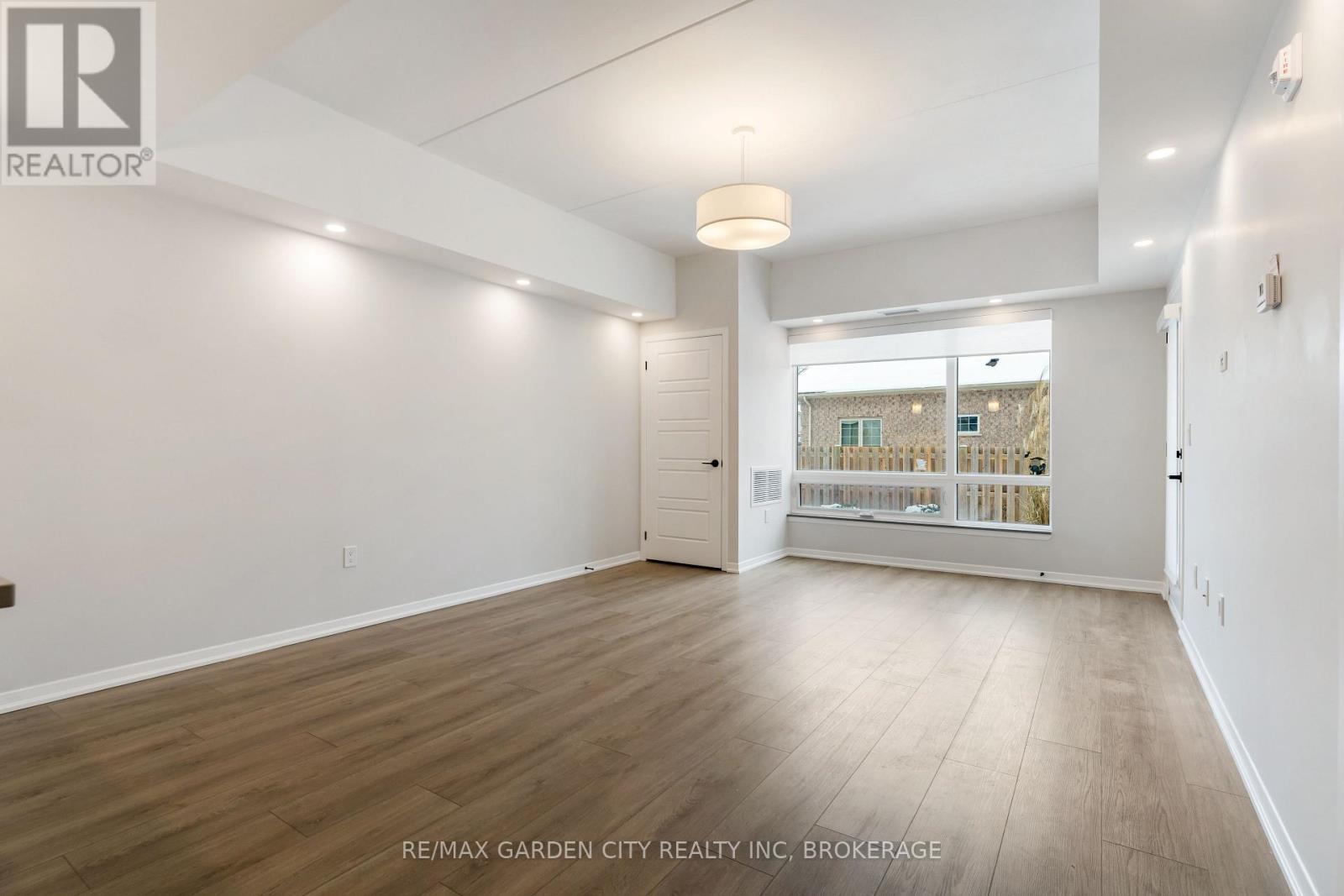 #110 3998 VICTORIA AVENUE - 10