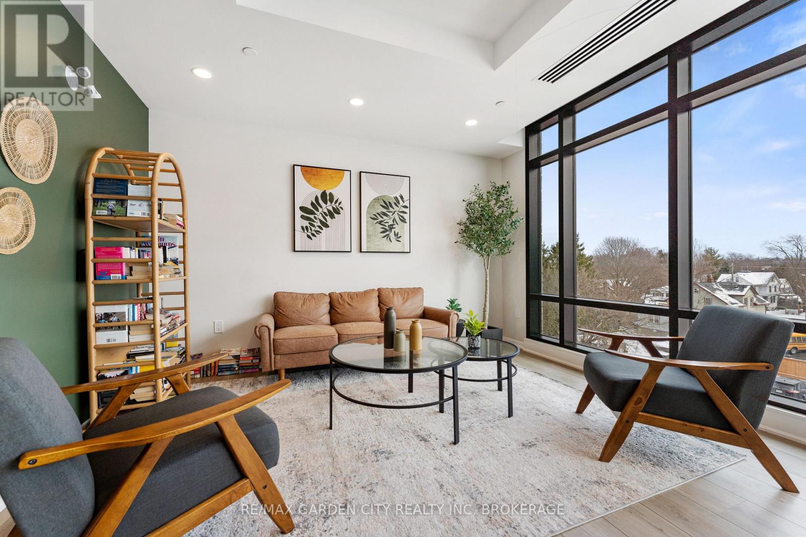 #110 3998 VICTORIA AVENUE - 21