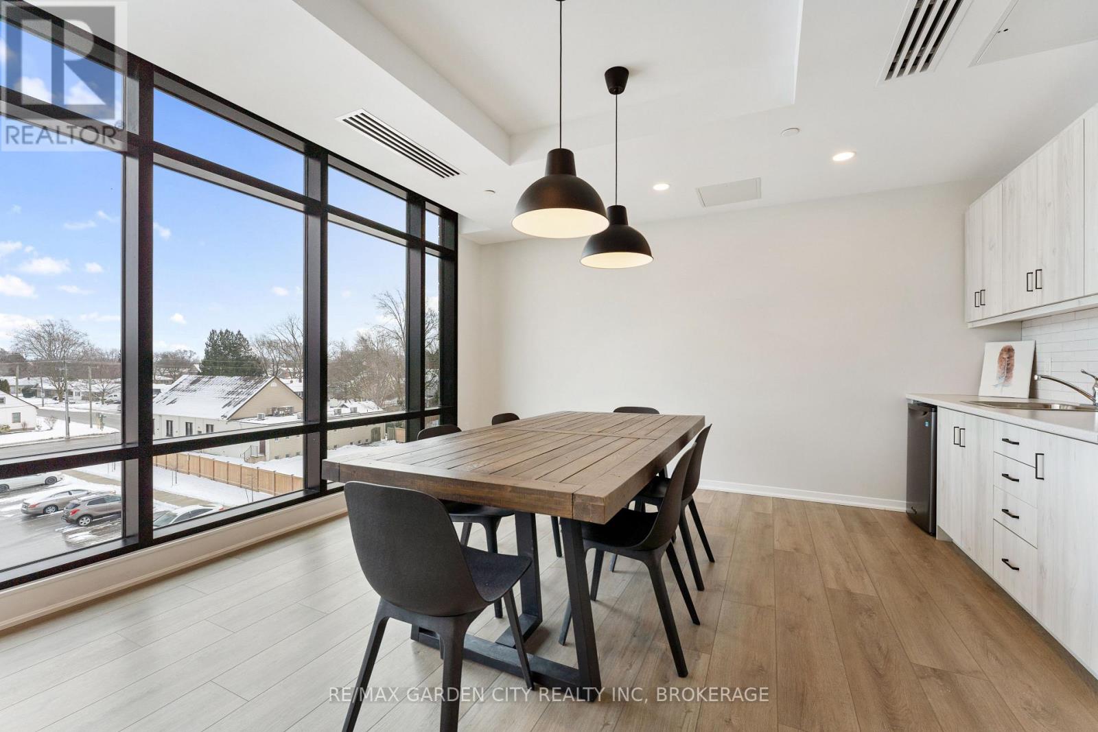 #110 3998 VICTORIA AVENUE - 22