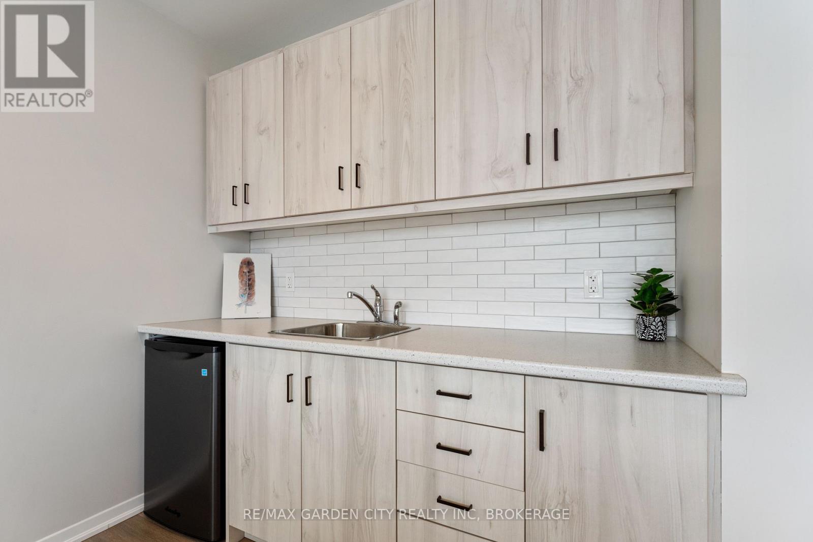 #110 3998 VICTORIA AVENUE - 23