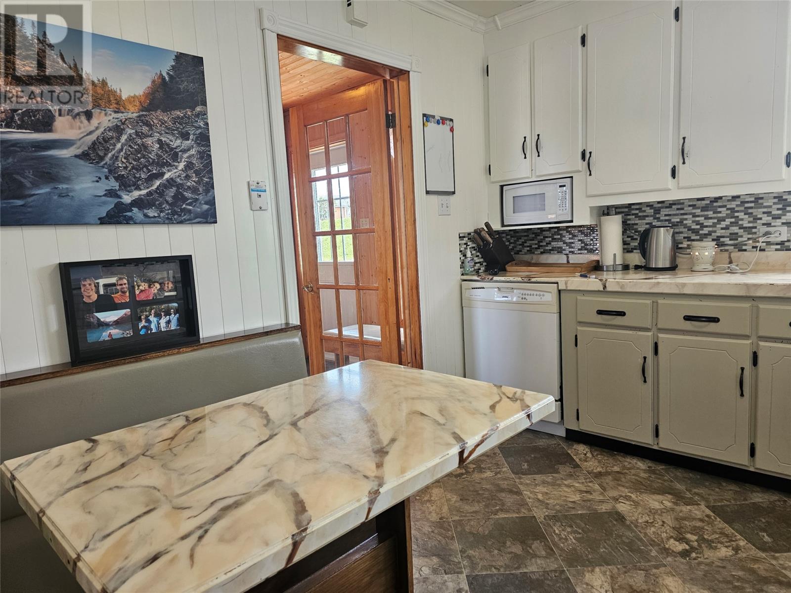34 Grandview Crescent - 32