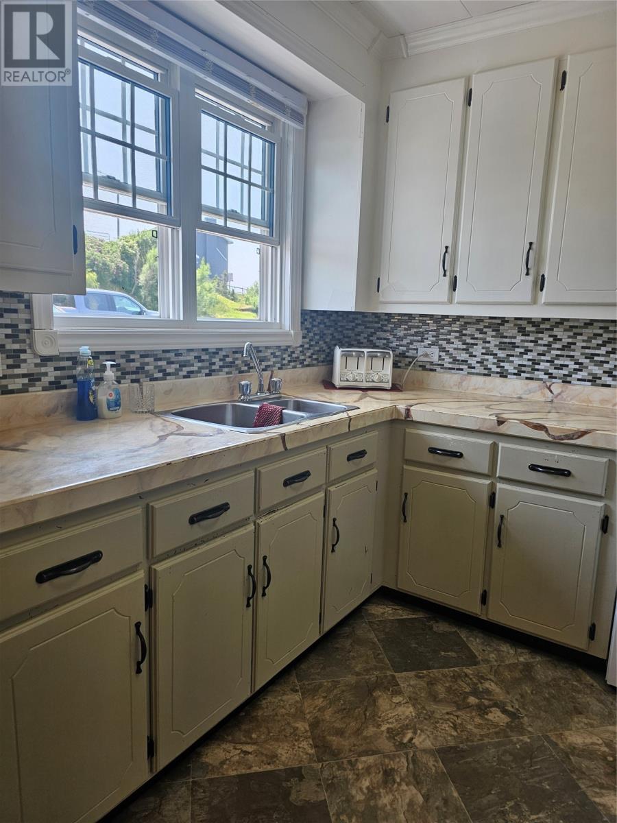 34 Grandview Crescent - 35