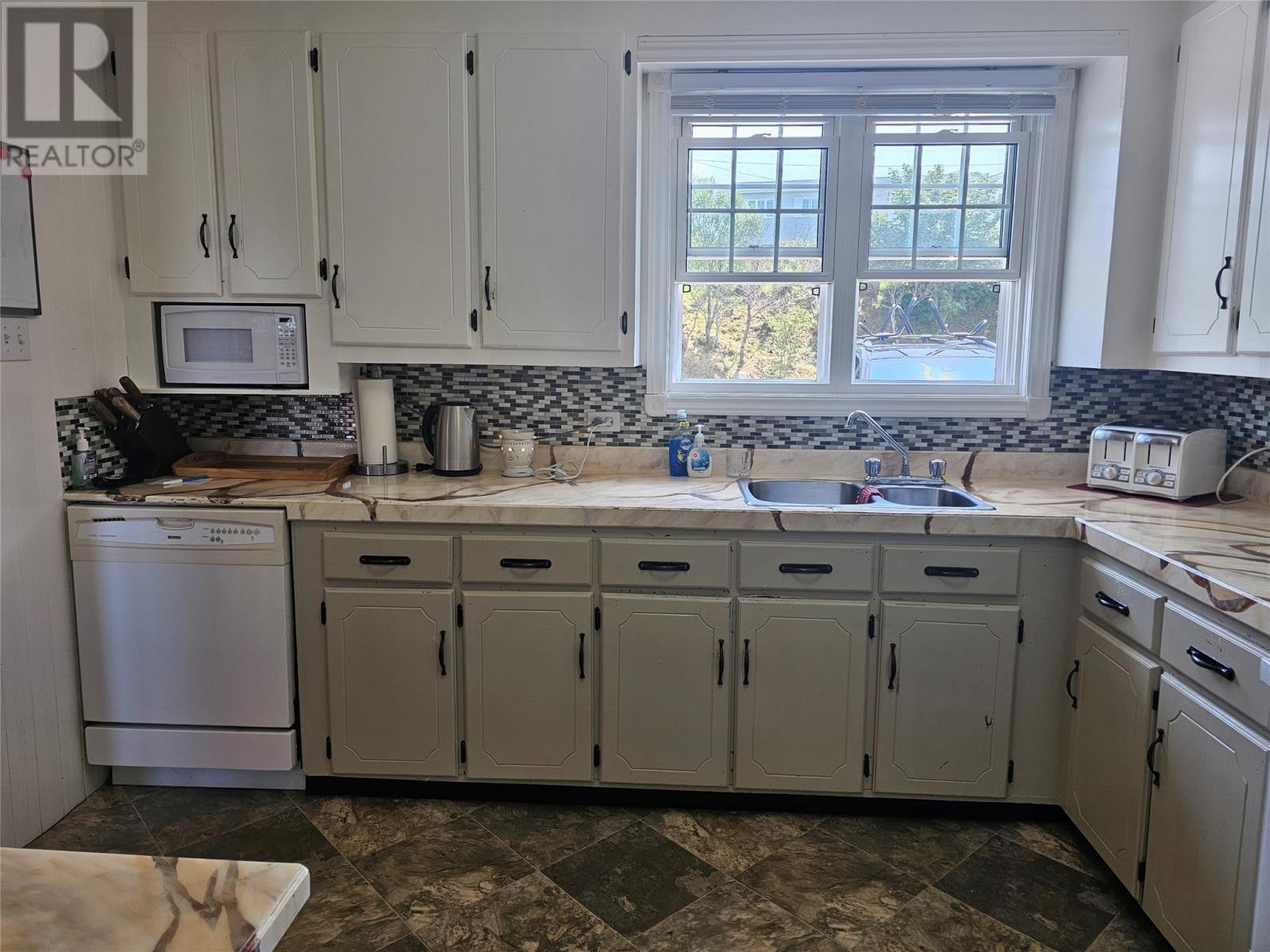 34 Grandview Crescent - 37