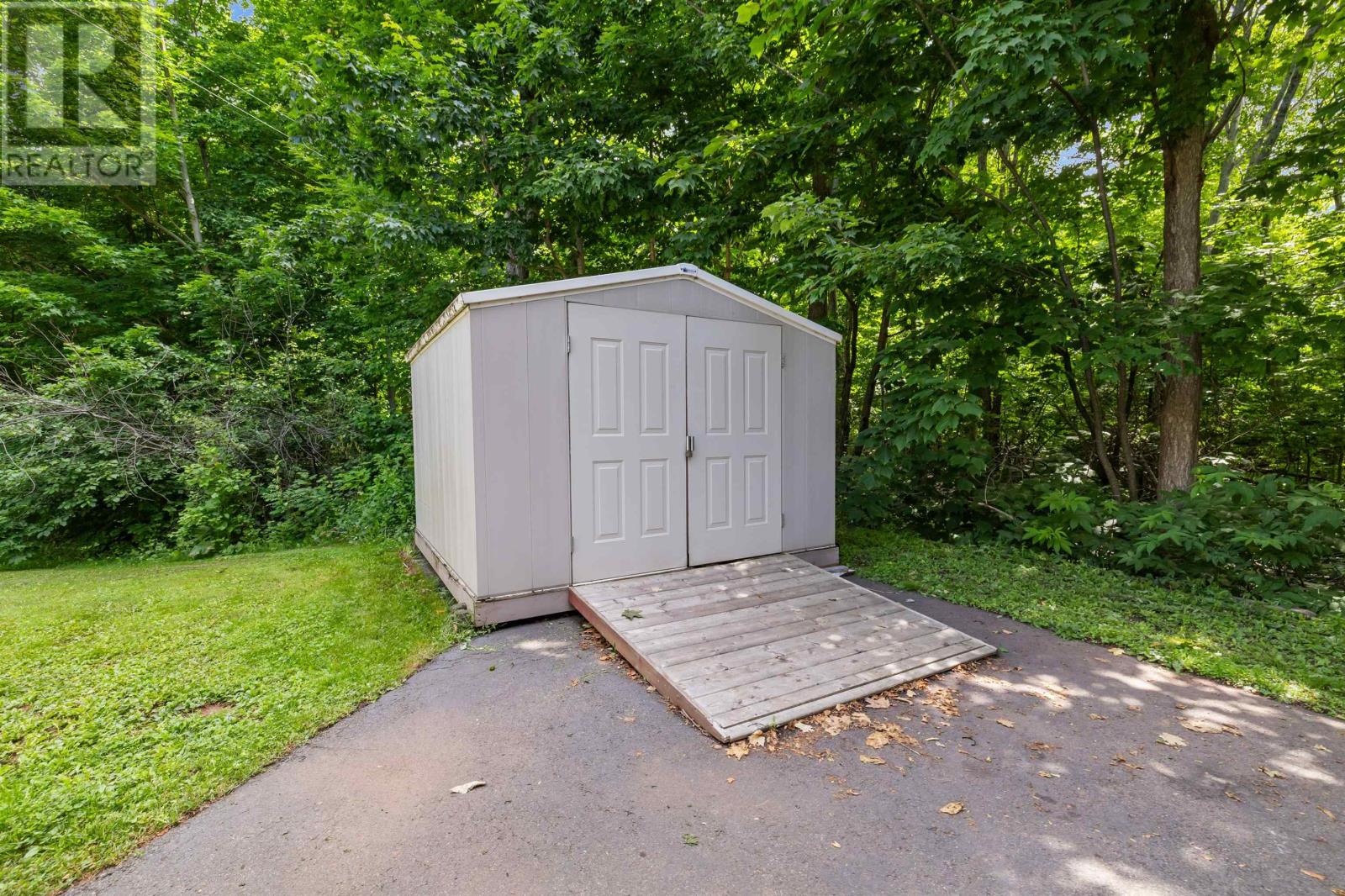 409 Maple Grove Road - 8