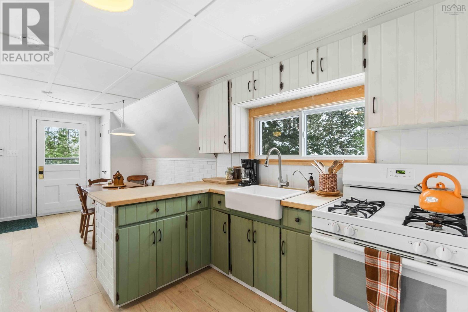 110 East Lake Road - 18