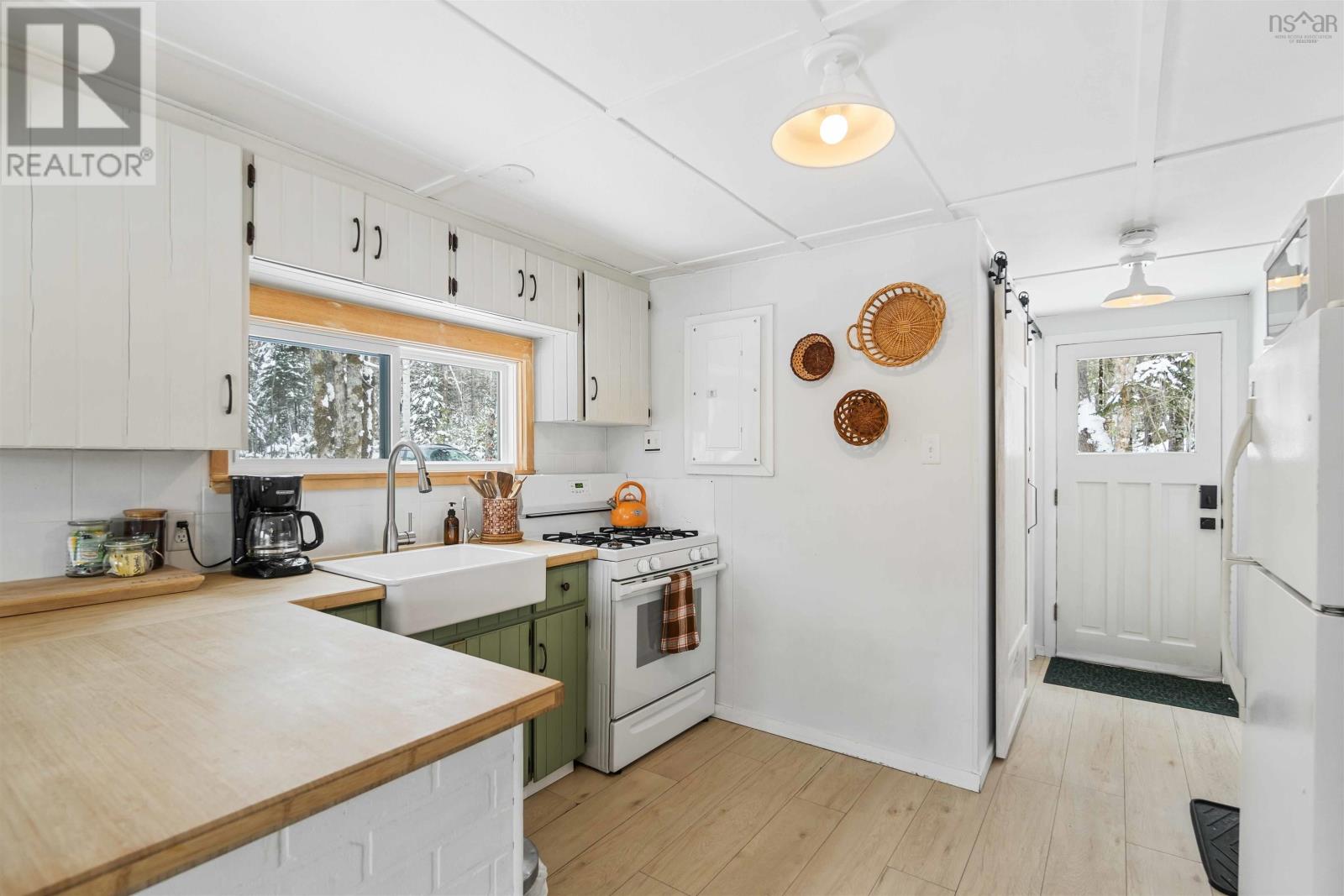 110 East Lake Road - 16
