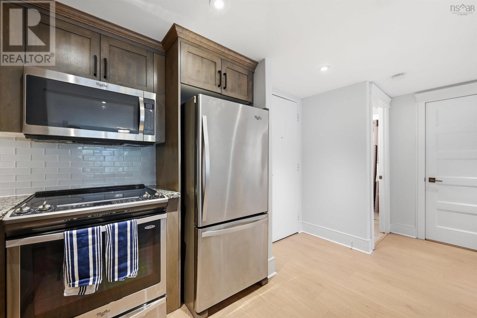 #402 6369 Coburg Road - 10