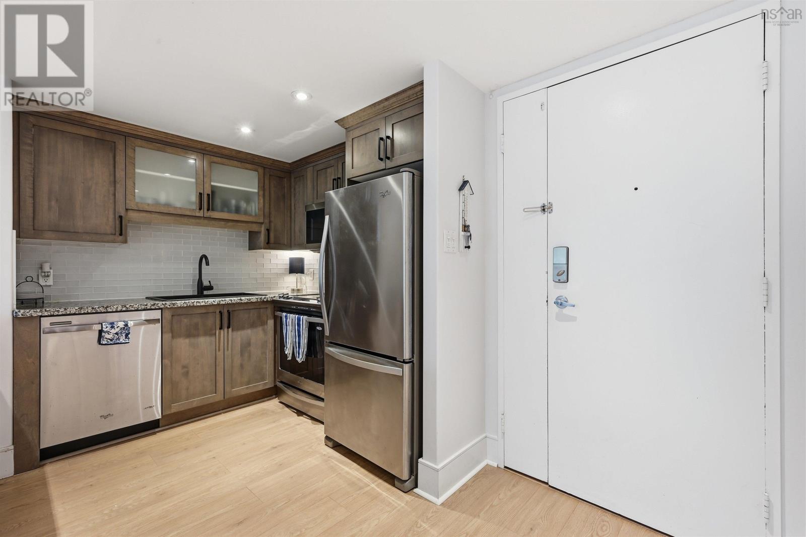 #402 6369 Coburg Road - 7