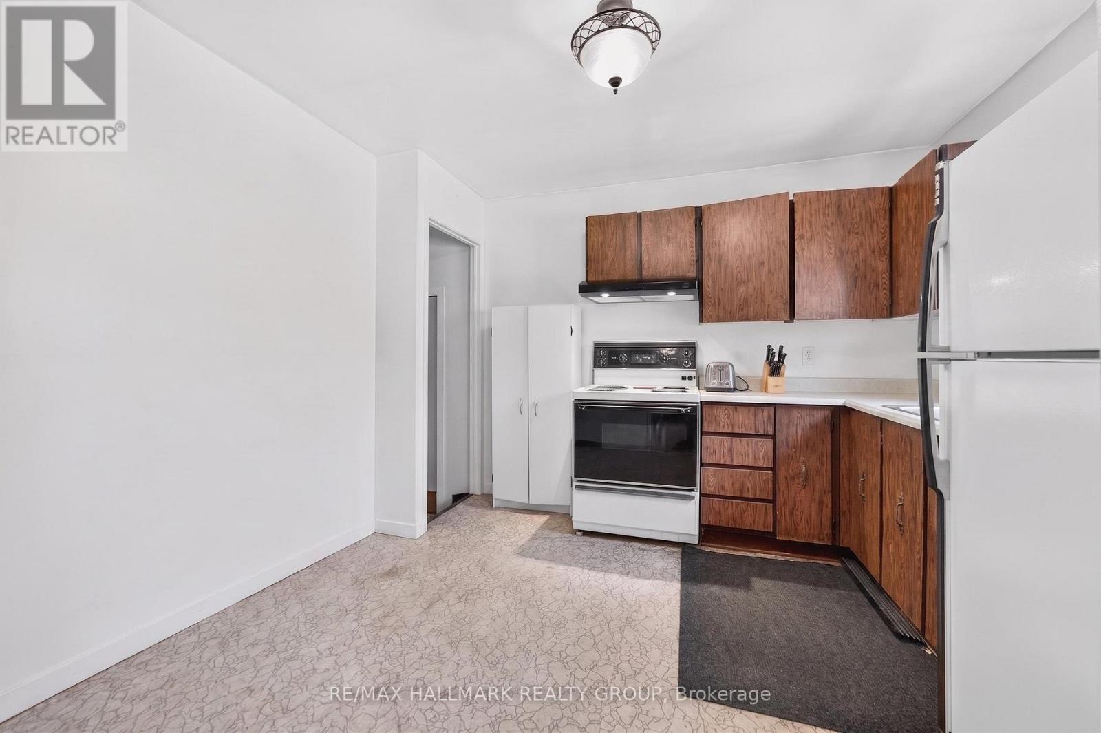 110 GLAMORGAN DRIVE - 5