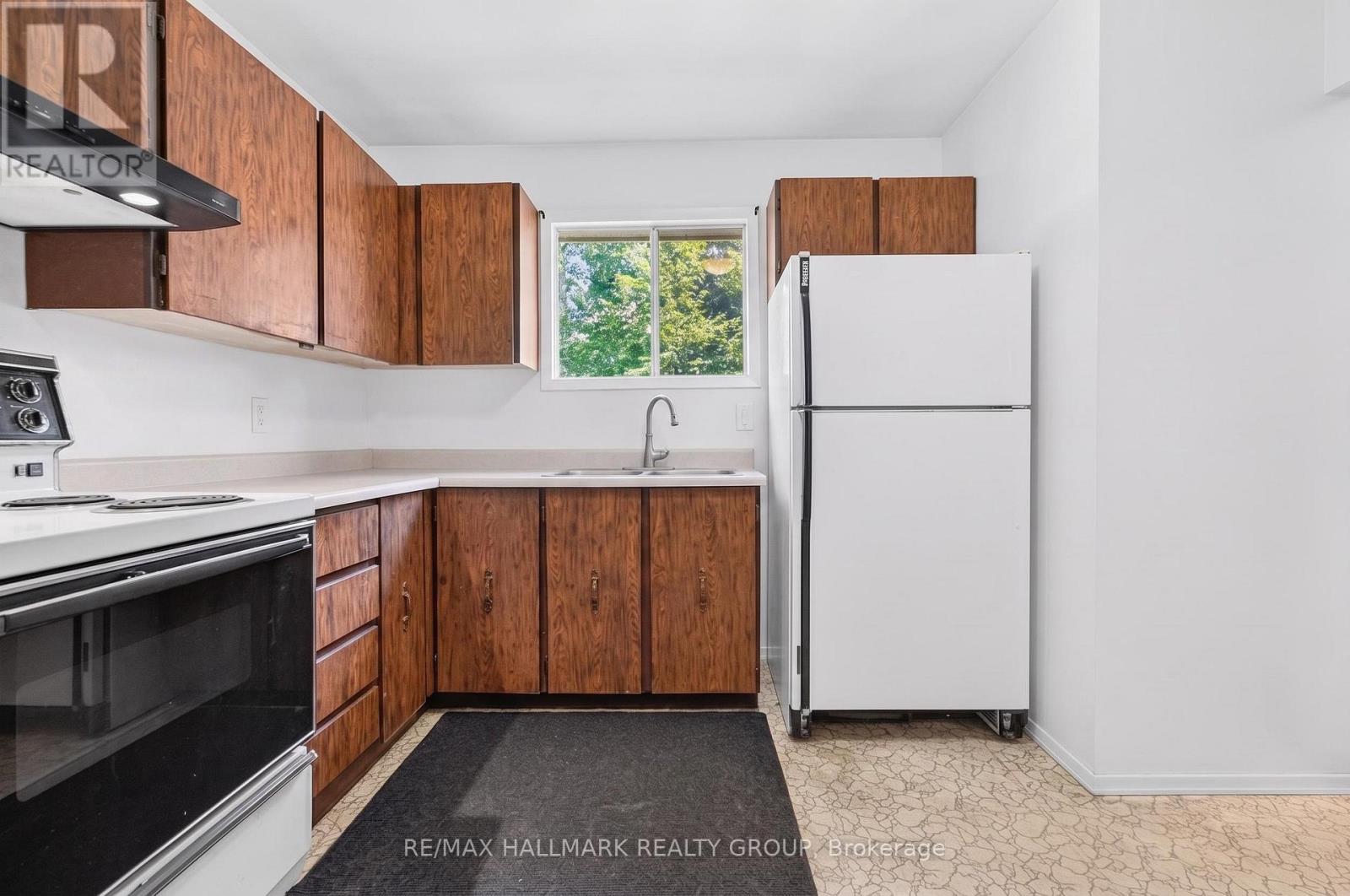 110 GLAMORGAN DRIVE - 6
