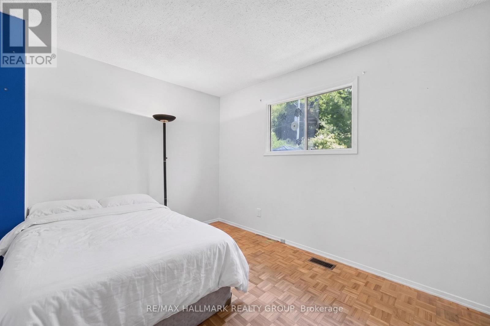 110 GLAMORGAN DRIVE - 7