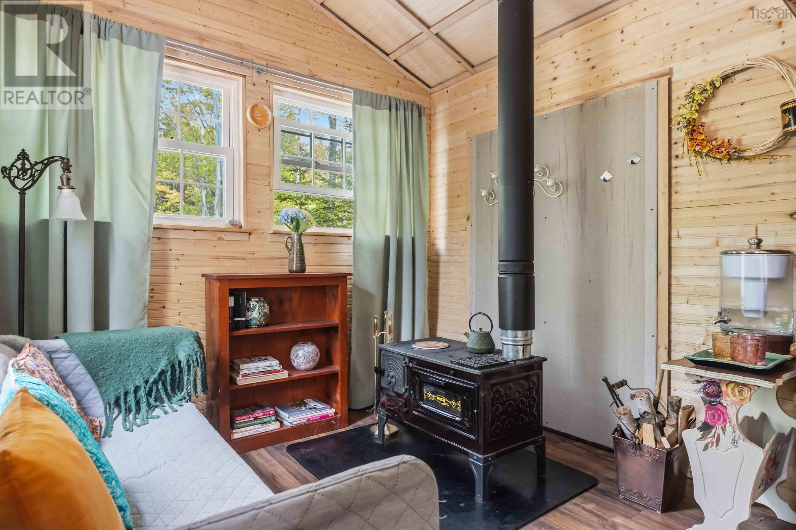 516 Greenland Road - 14