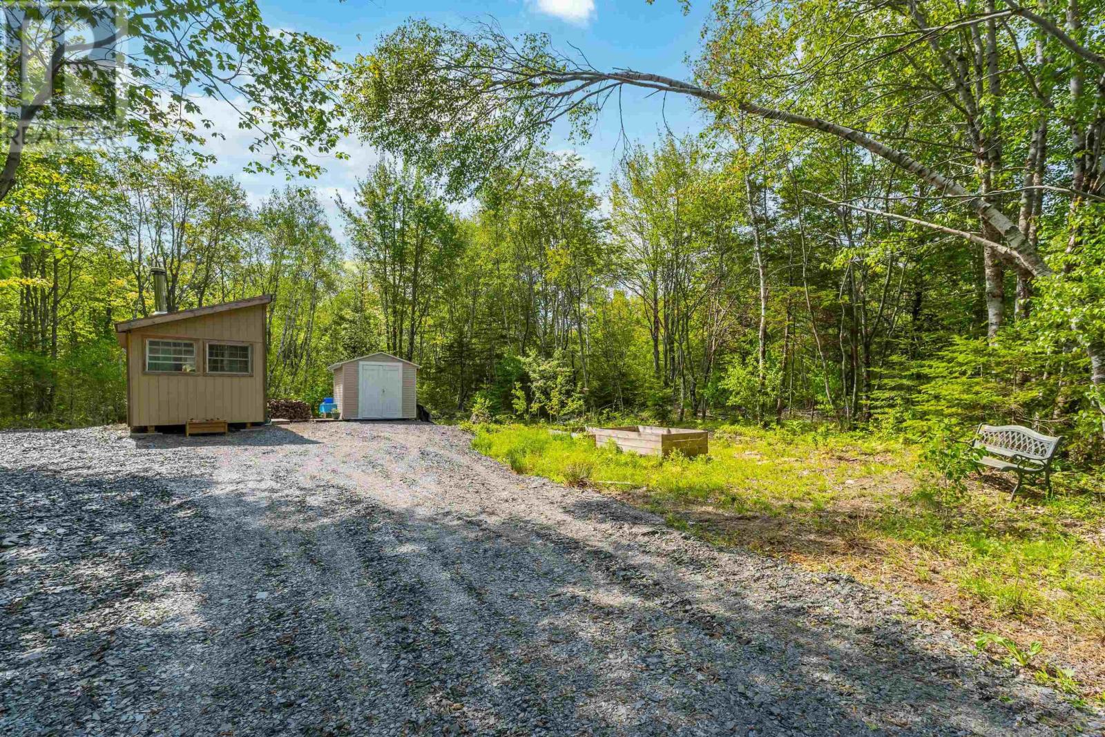 516 Greenland Road - 20