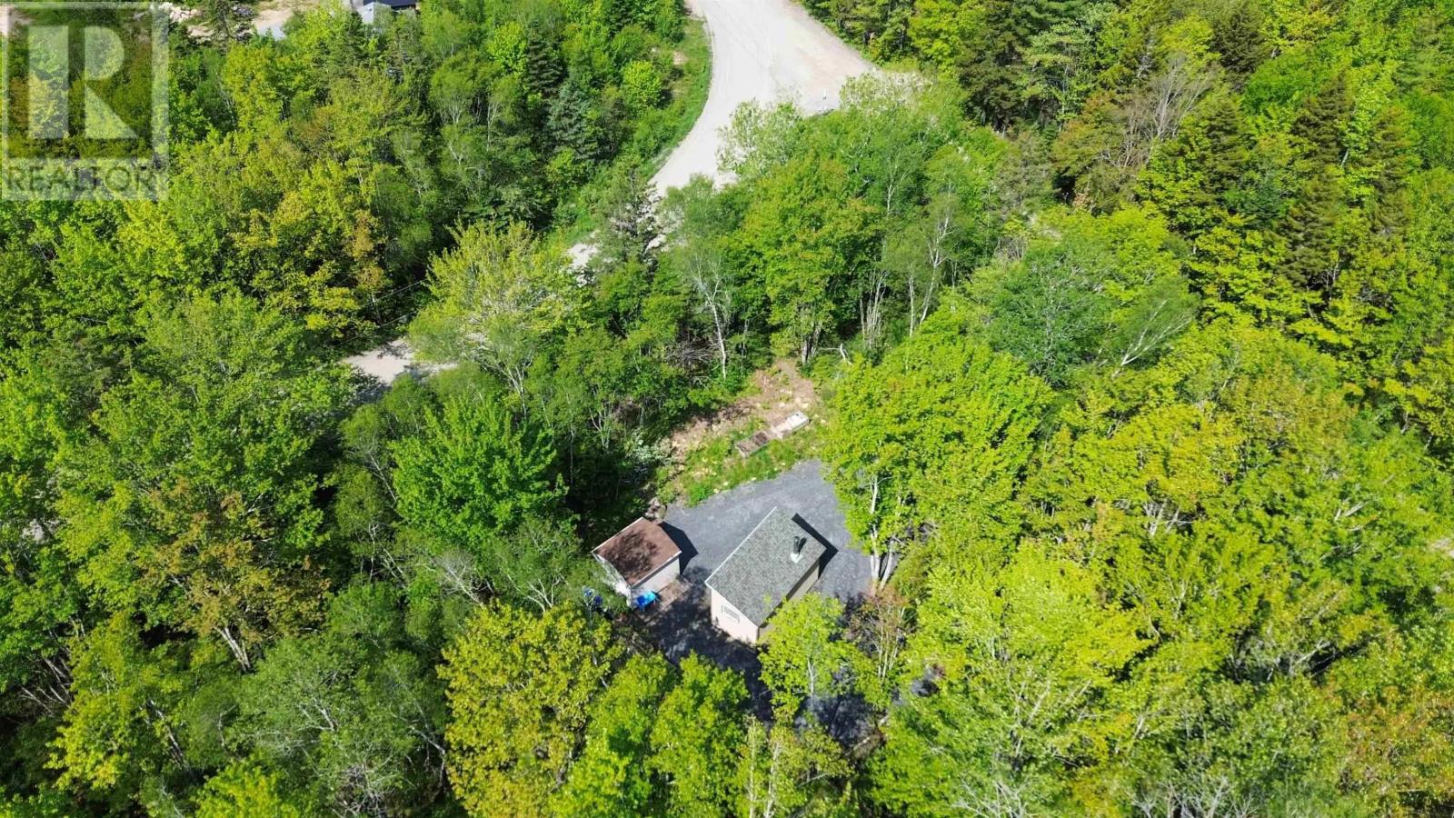 516 Greenland Road - 39