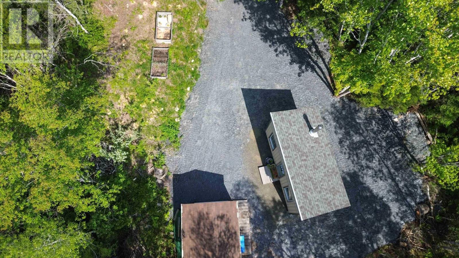 516 Greenland Road - 42