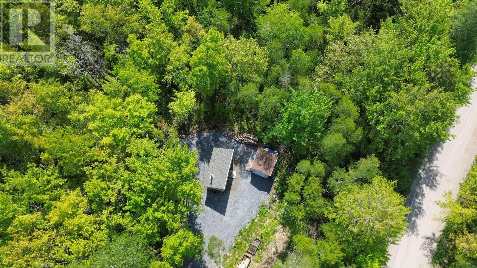 516 Greenland Road - 31