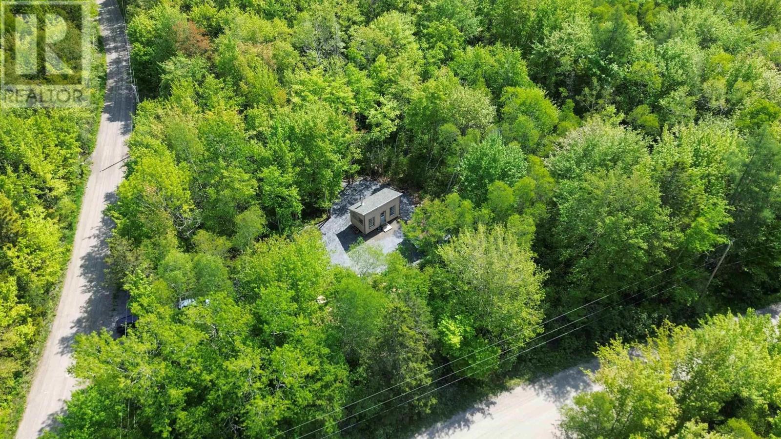 516 Greenland Road - 37
