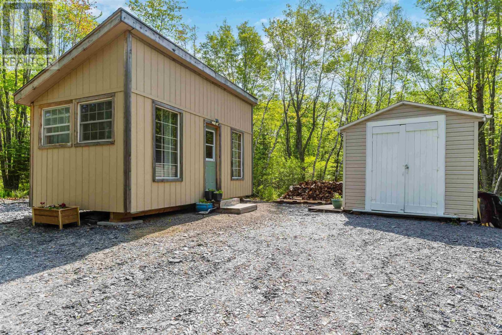 516 Greenland Road - 5