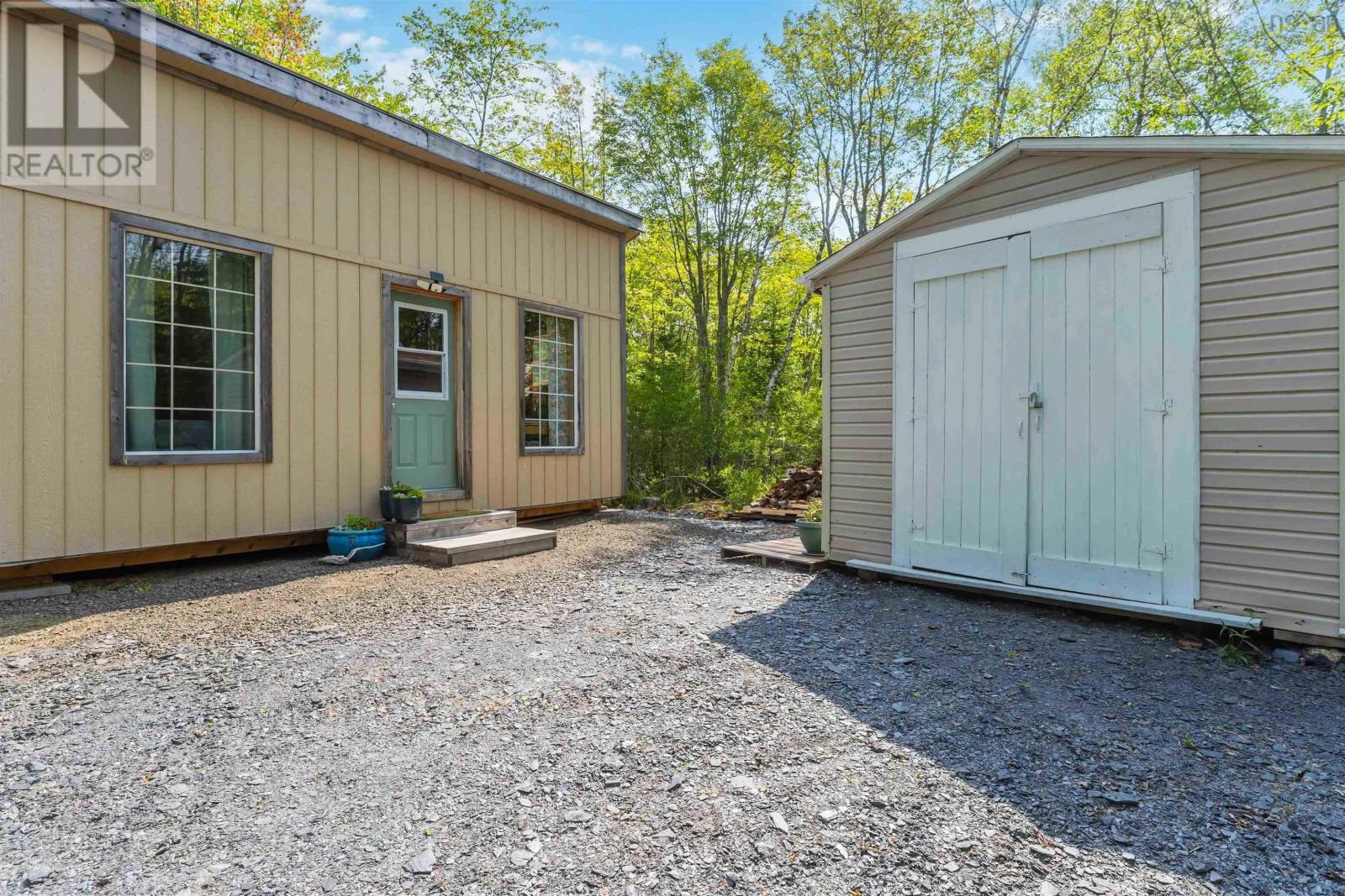 516 Greenland Road - 4