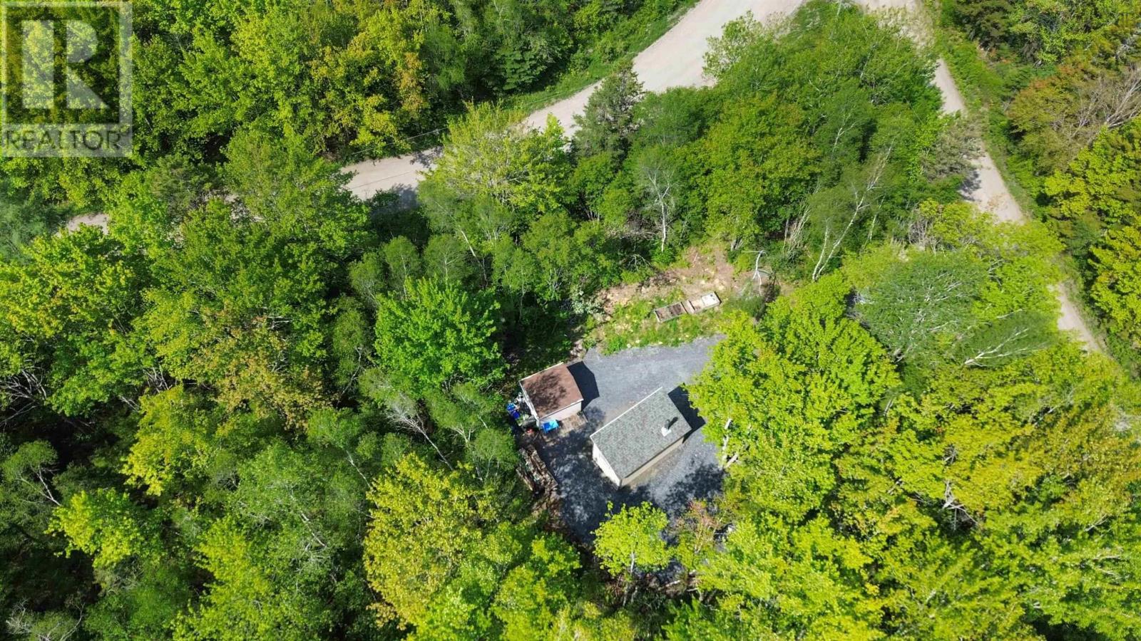 516 Greenland Road - 41