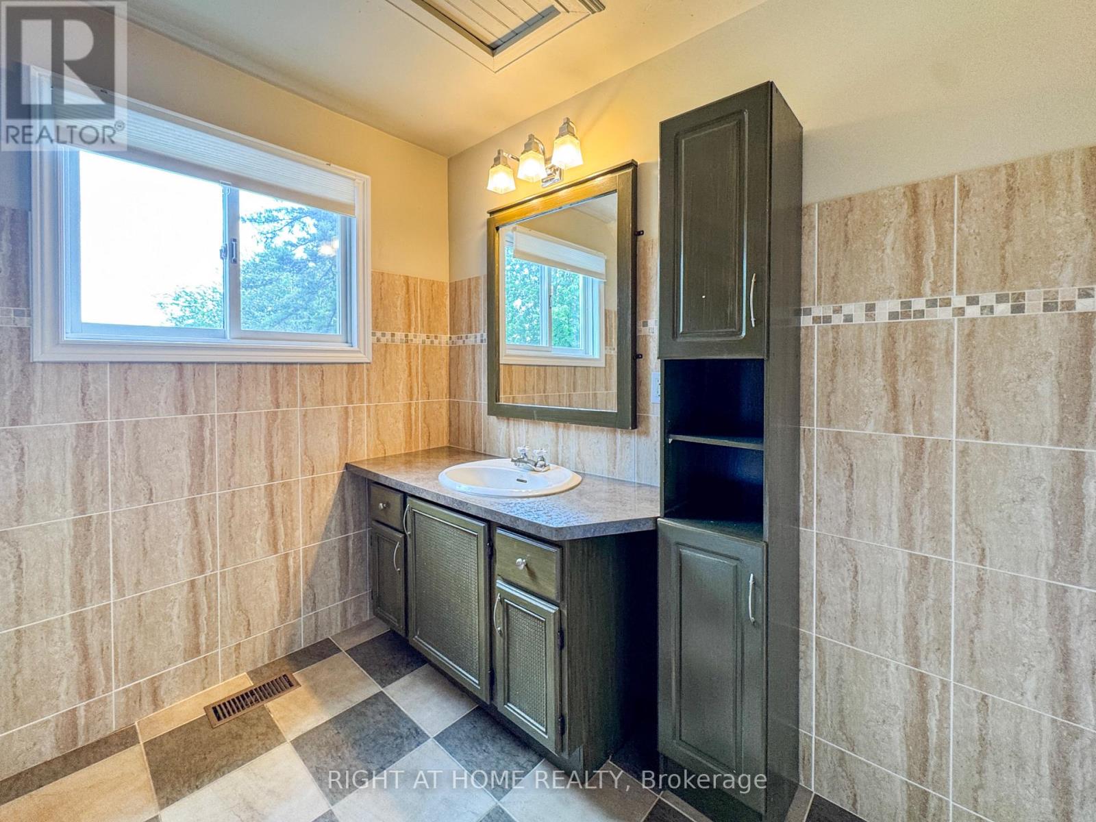 5223 PALMER AVENUE - 35