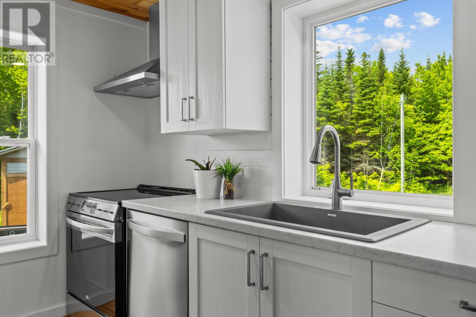 555 St Charles Road - Image 18