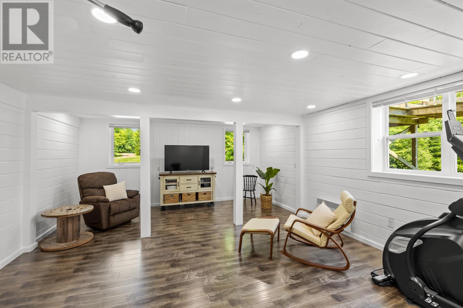 555 St Charles Road - Image 33