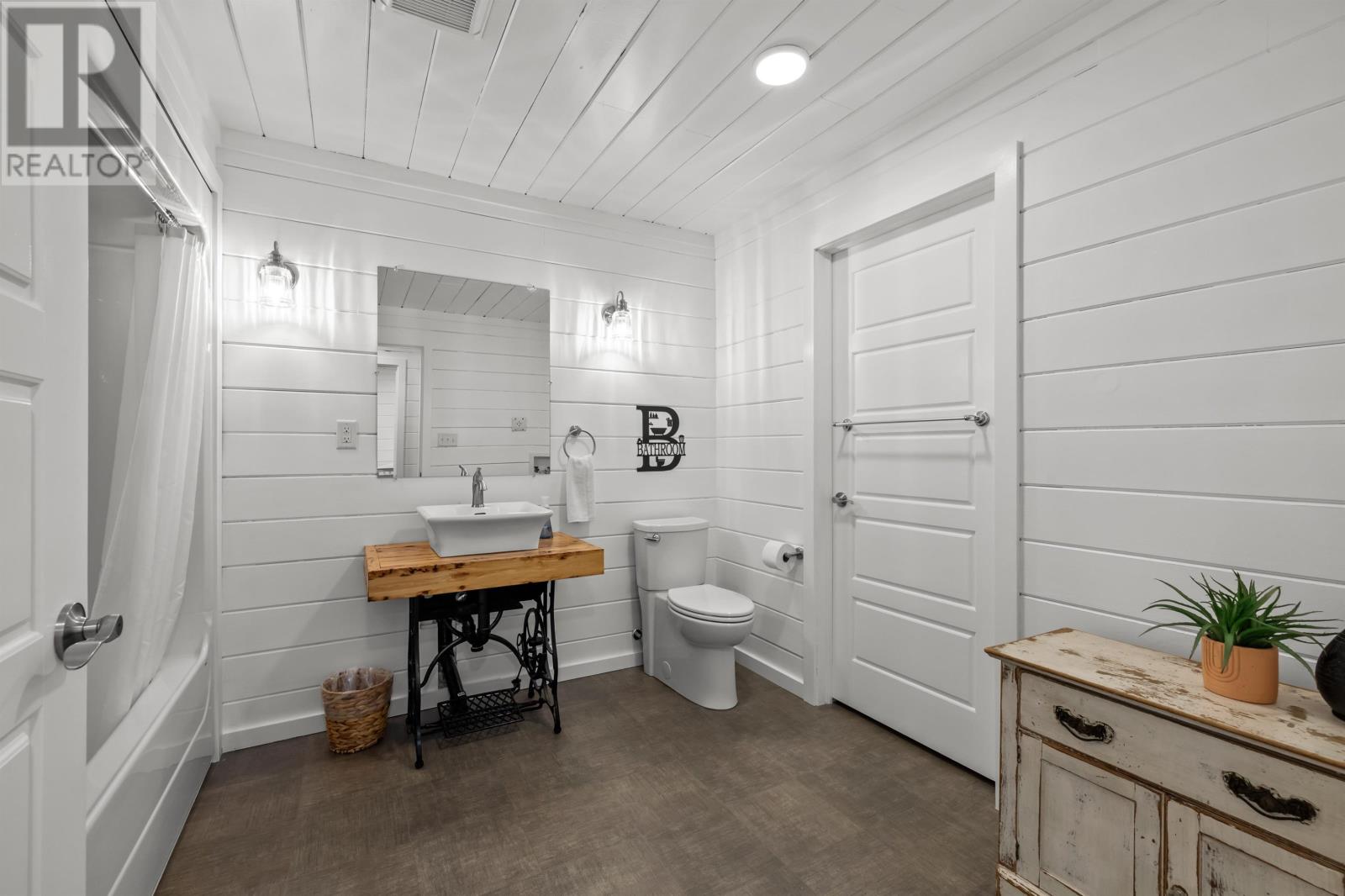 555 St Charles Road - Image 34