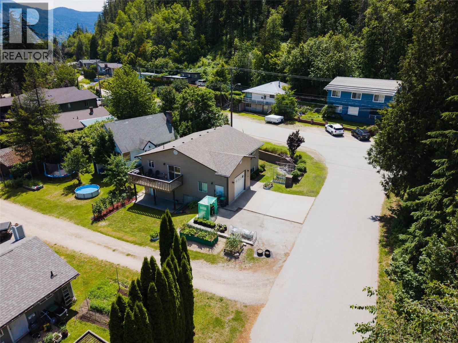 120 Kootenay Avenue - 3