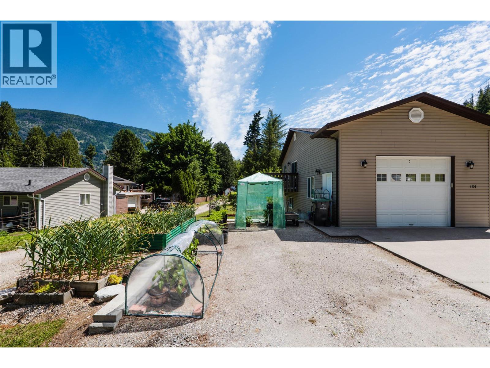 120 Kootenay Avenue - 48