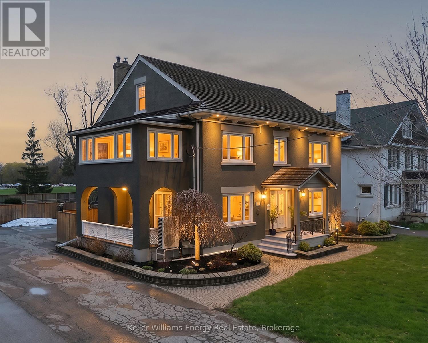 452 SIMCOE STREET N - 1