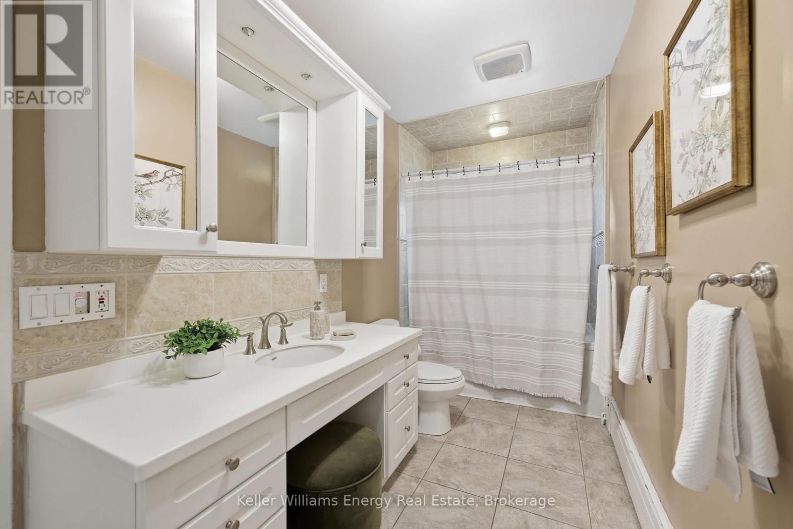 452 SIMCOE STREET N - 24