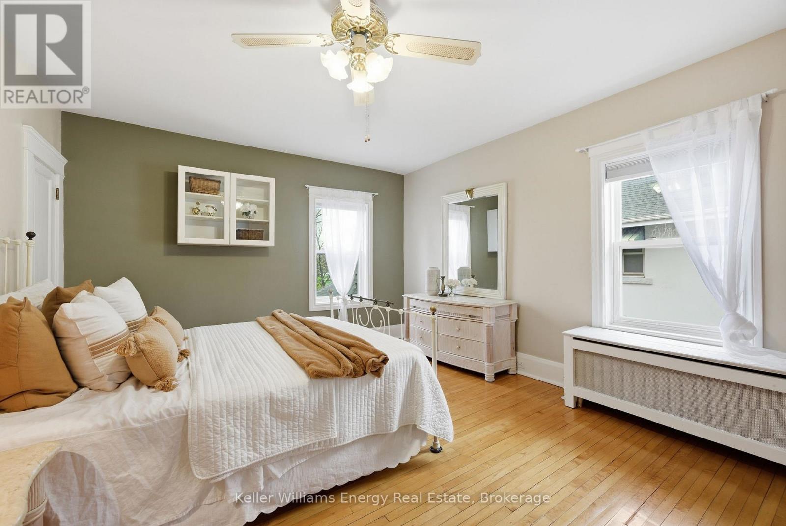 452 SIMCOE STREET N - 25
