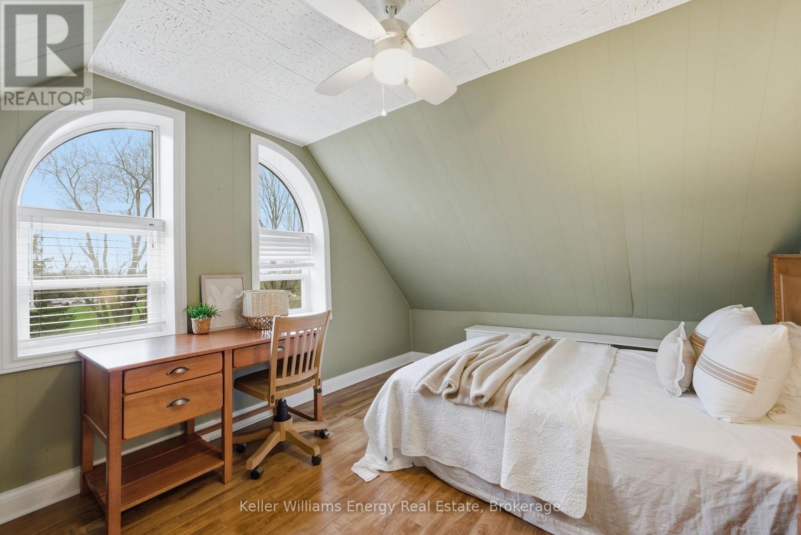 452 SIMCOE STREET N - 32
