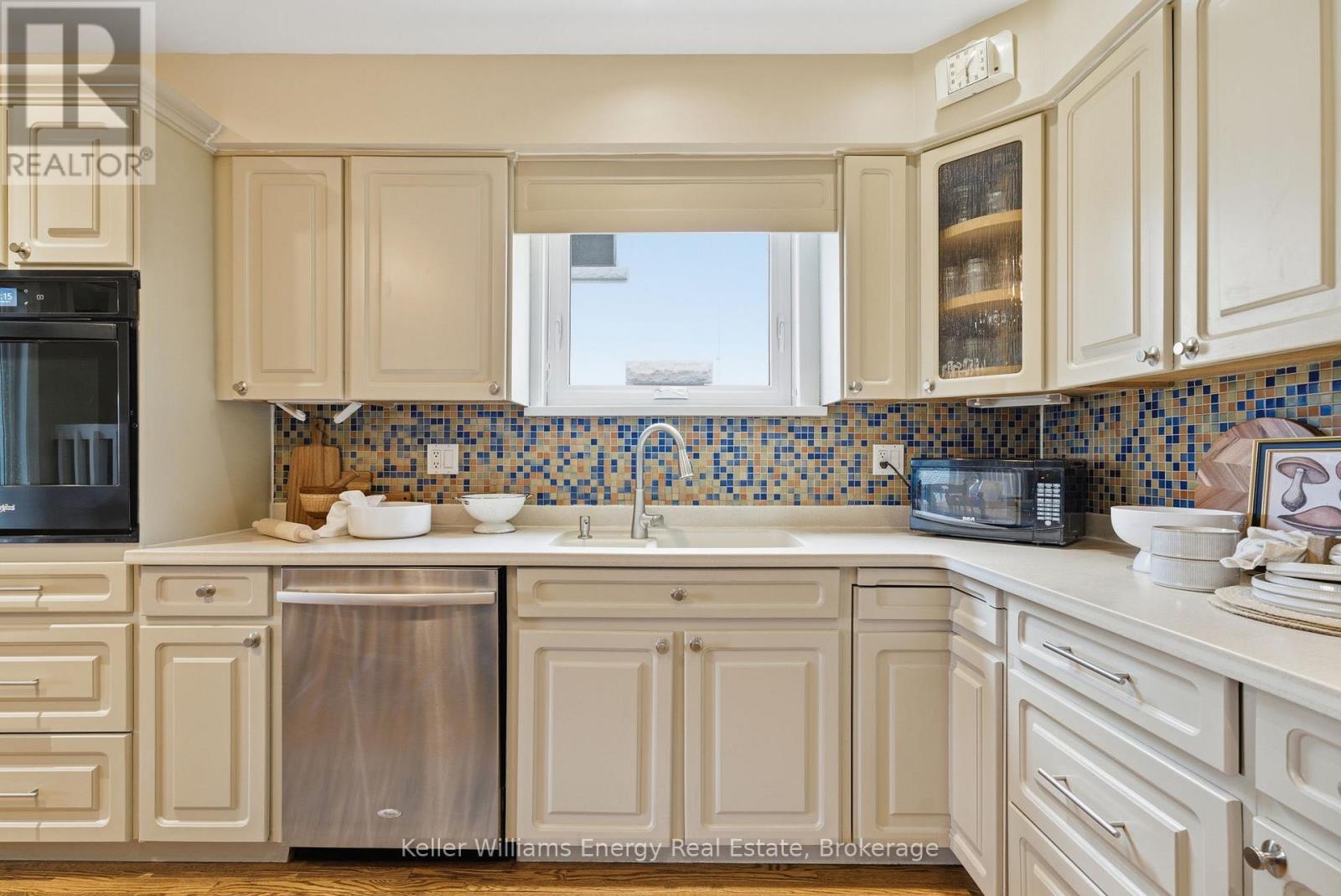 452 SIMCOE STREET N - 4