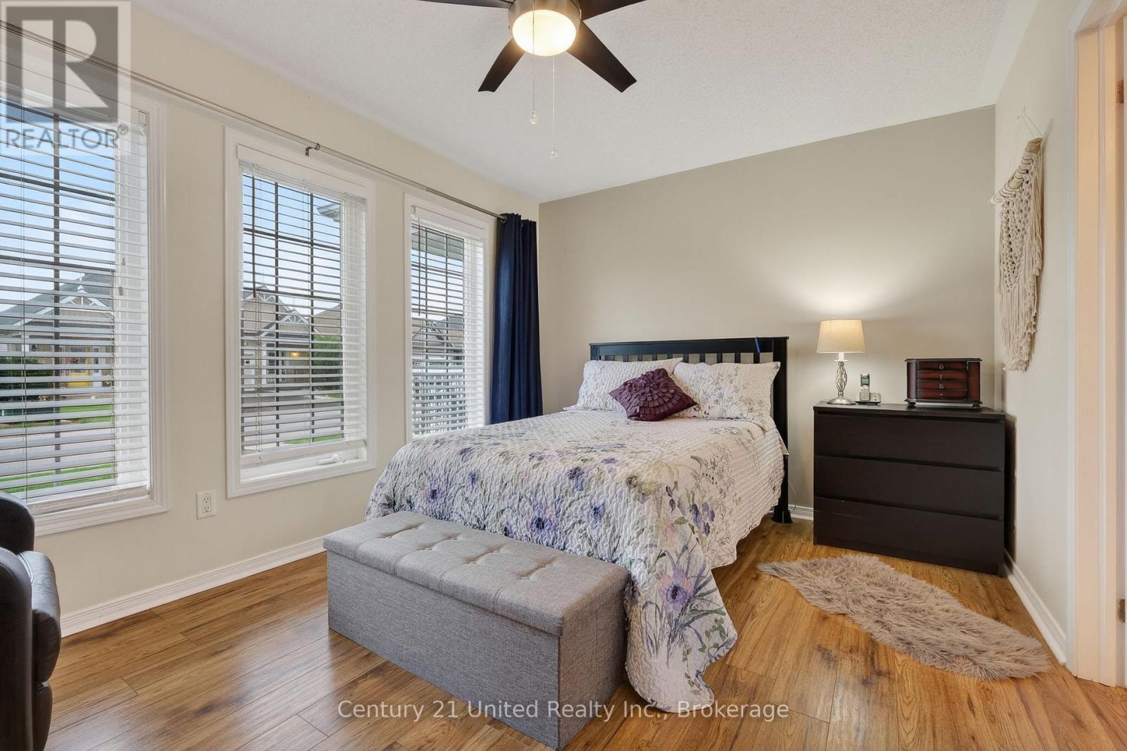832 LESLIE STREET - 18