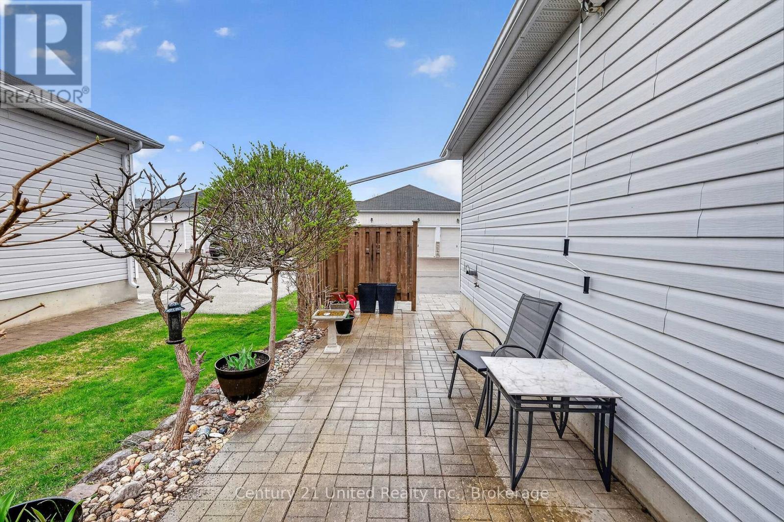 832 LESLIE STREET - 31