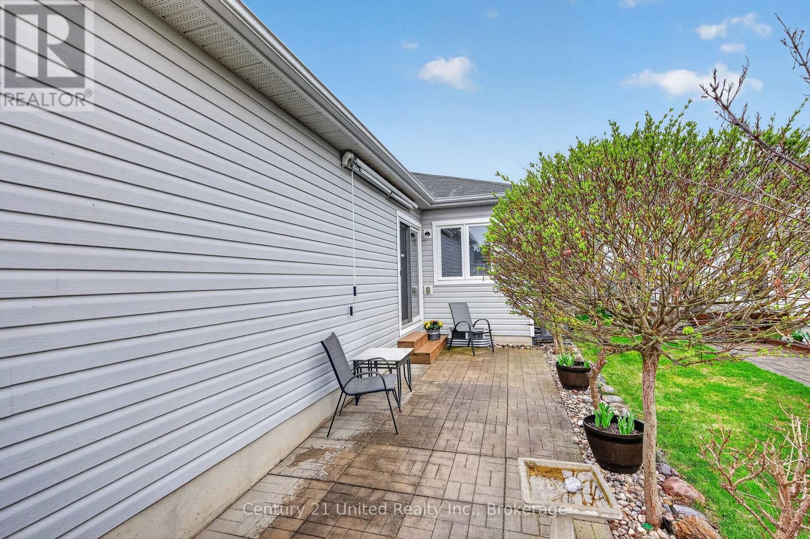 832 LESLIE STREET - 32