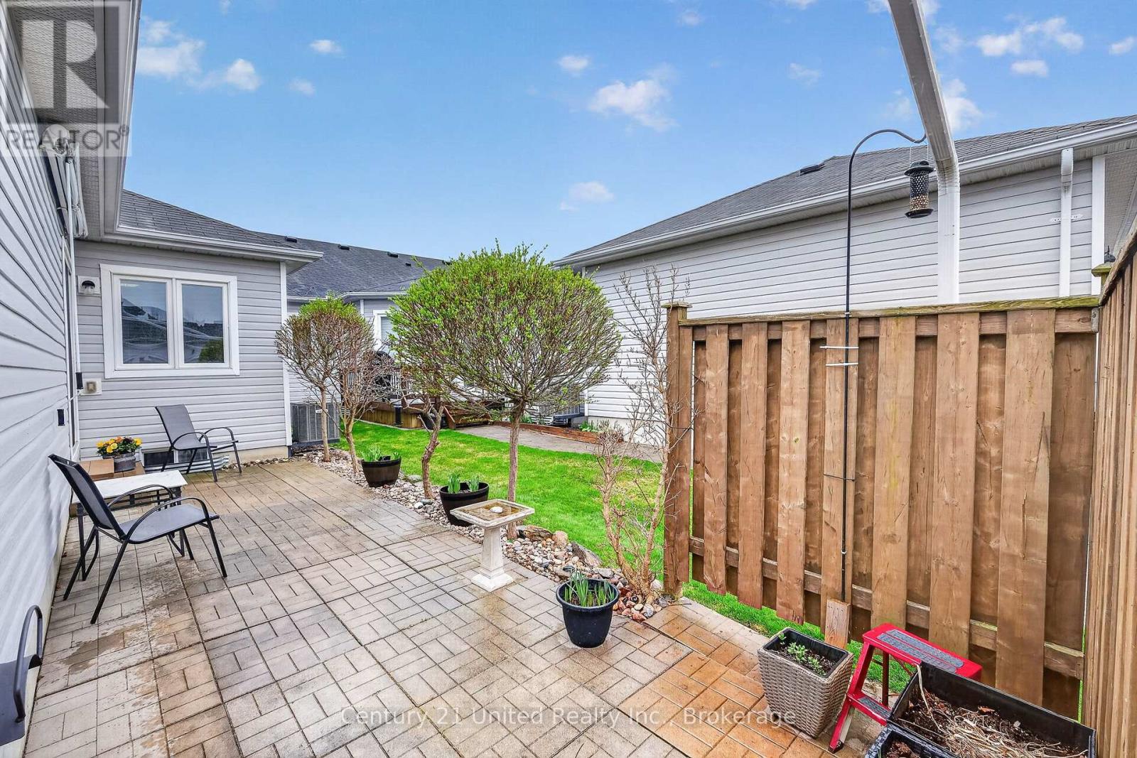 832 LESLIE STREET - 33
