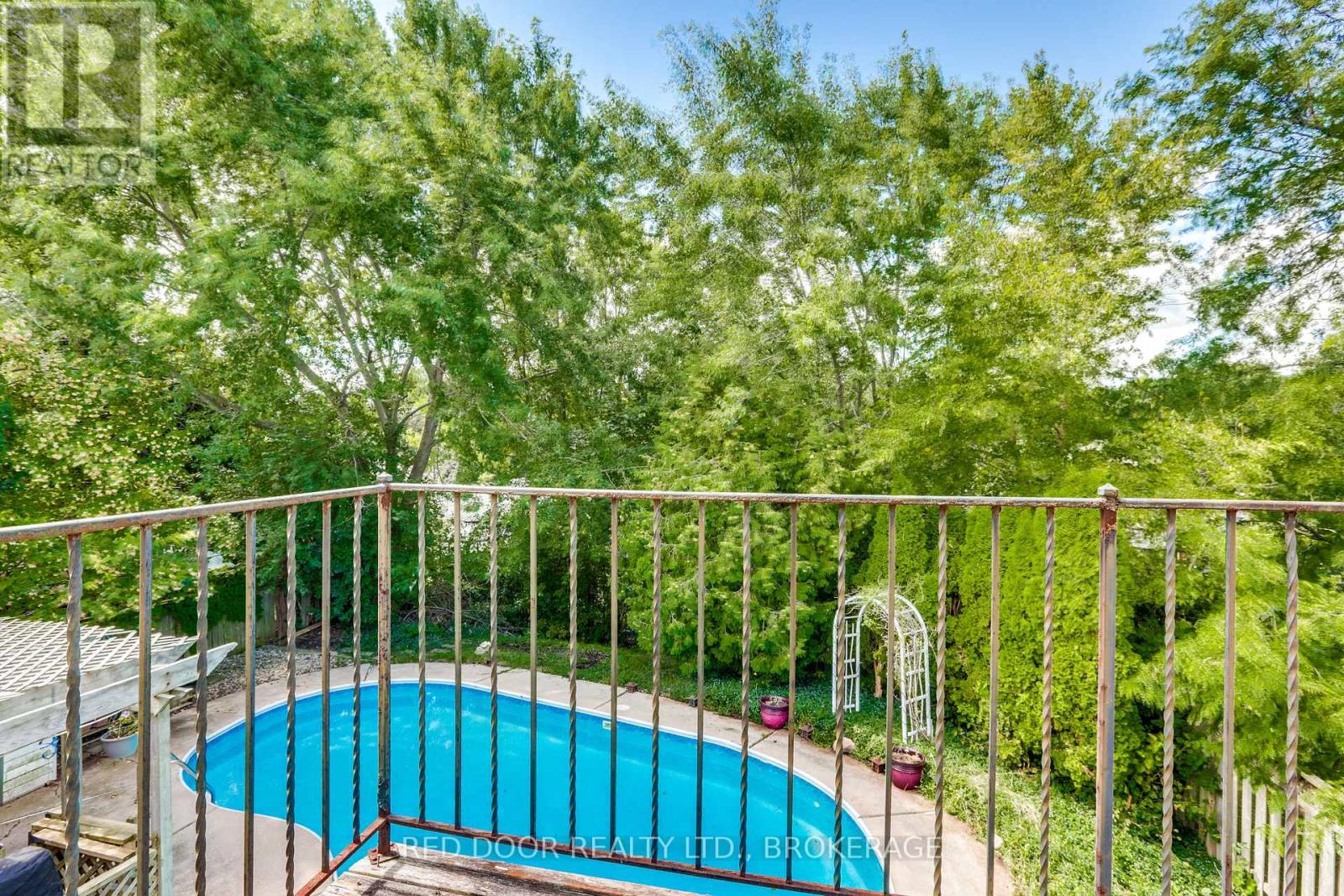 79 GREENBRIER CRESCENT - 29