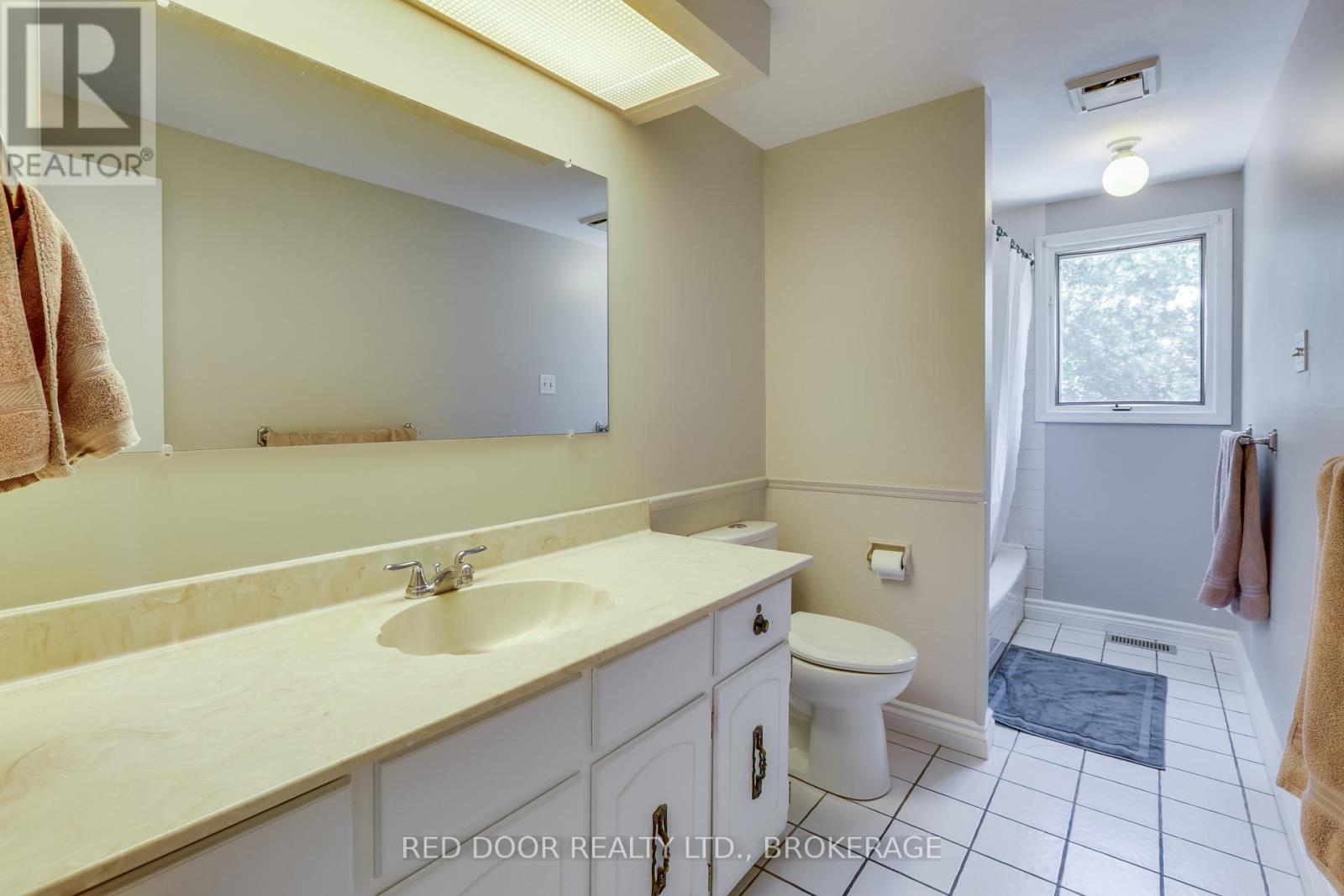79 GREENBRIER CRESCENT - 35