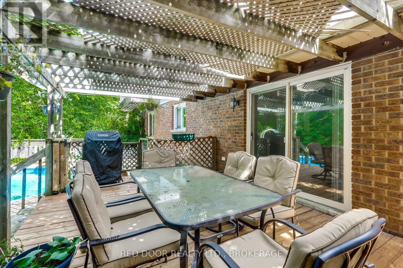 79 GREENBRIER CRESCENT - 44